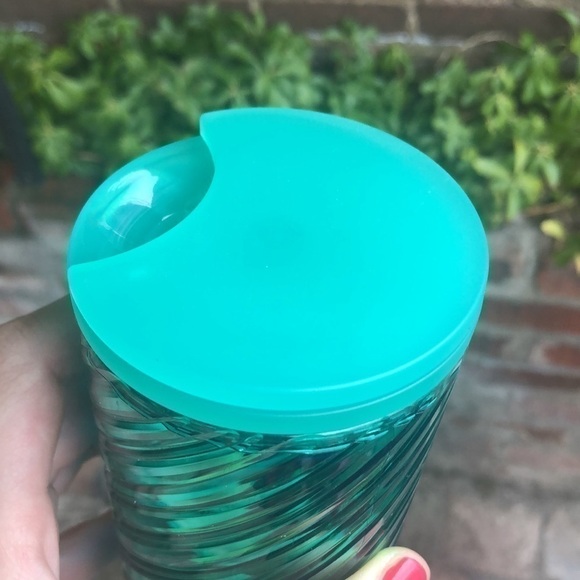 Starbucks New Green Swirl Textured Twist Tumbler Holiday 2022 Gift Grande - Picture 10 of 11